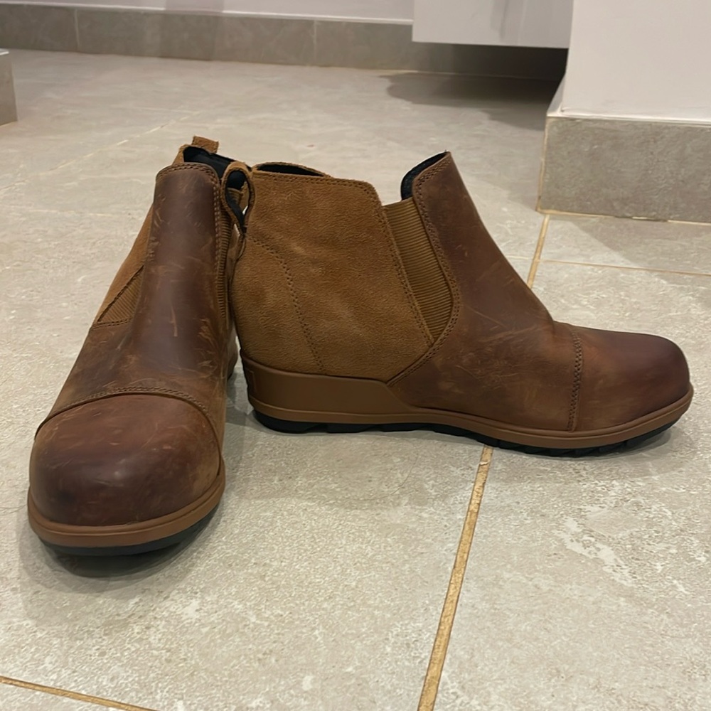 Evie bootie by sorel size 9.5